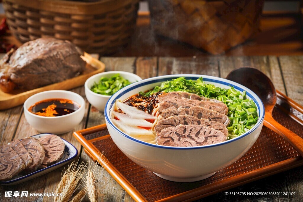 美味牛肉拉面诱人呈现