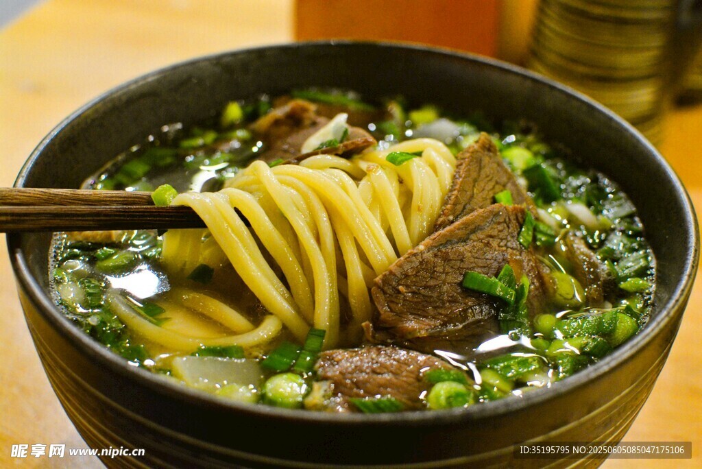 香浓牛肉拉面诱人美味