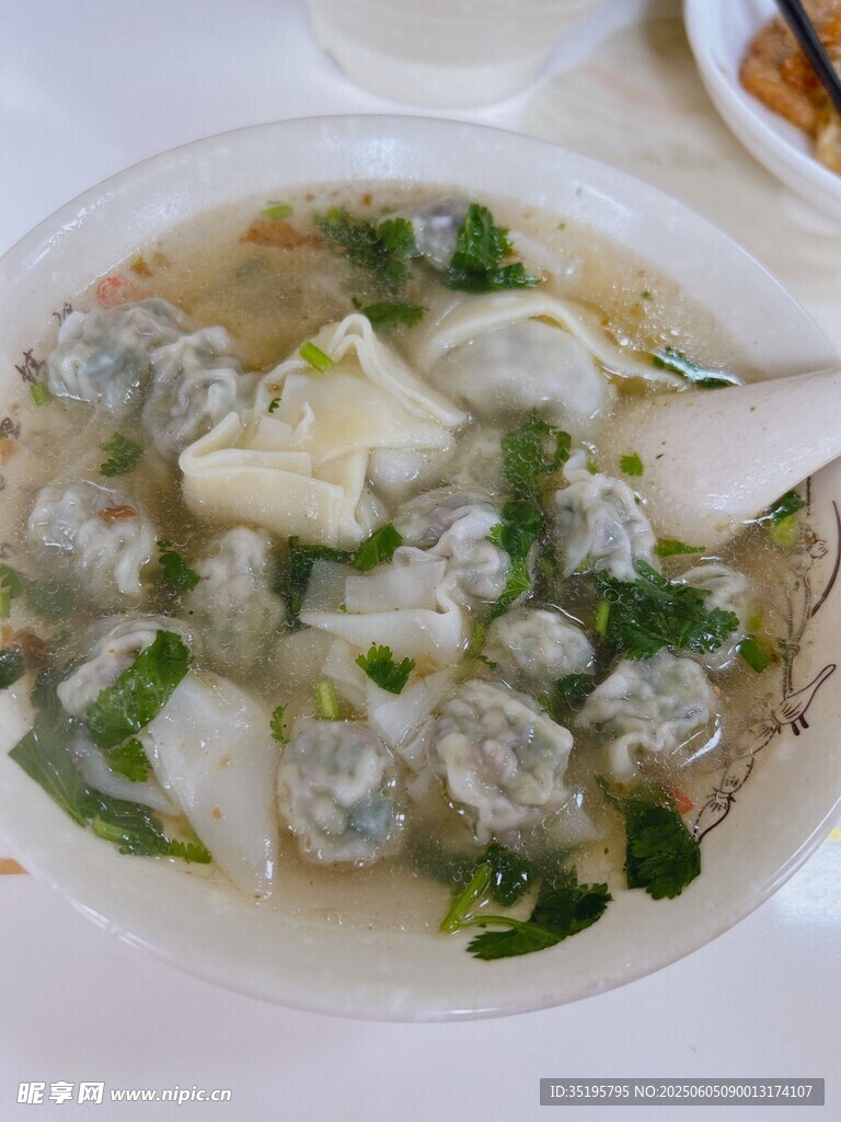 鲜美肉丸汤