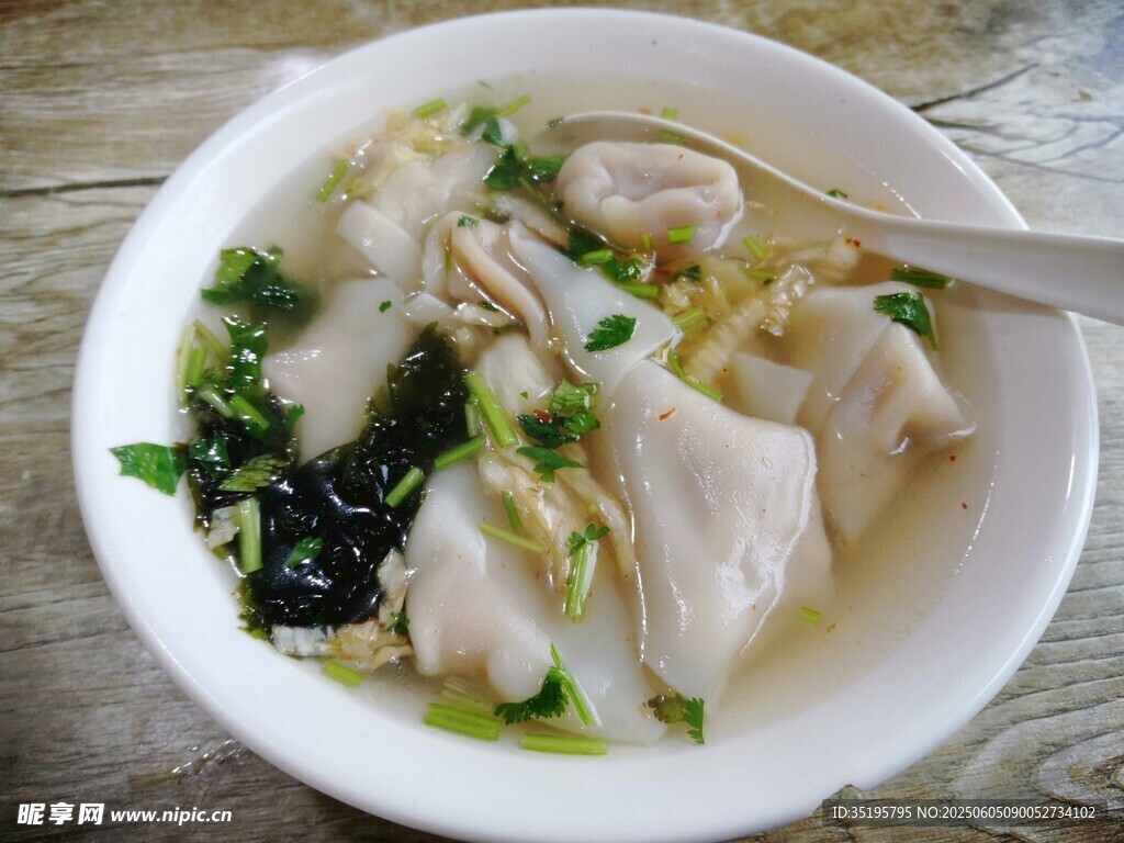 鲜香馄饨一碗