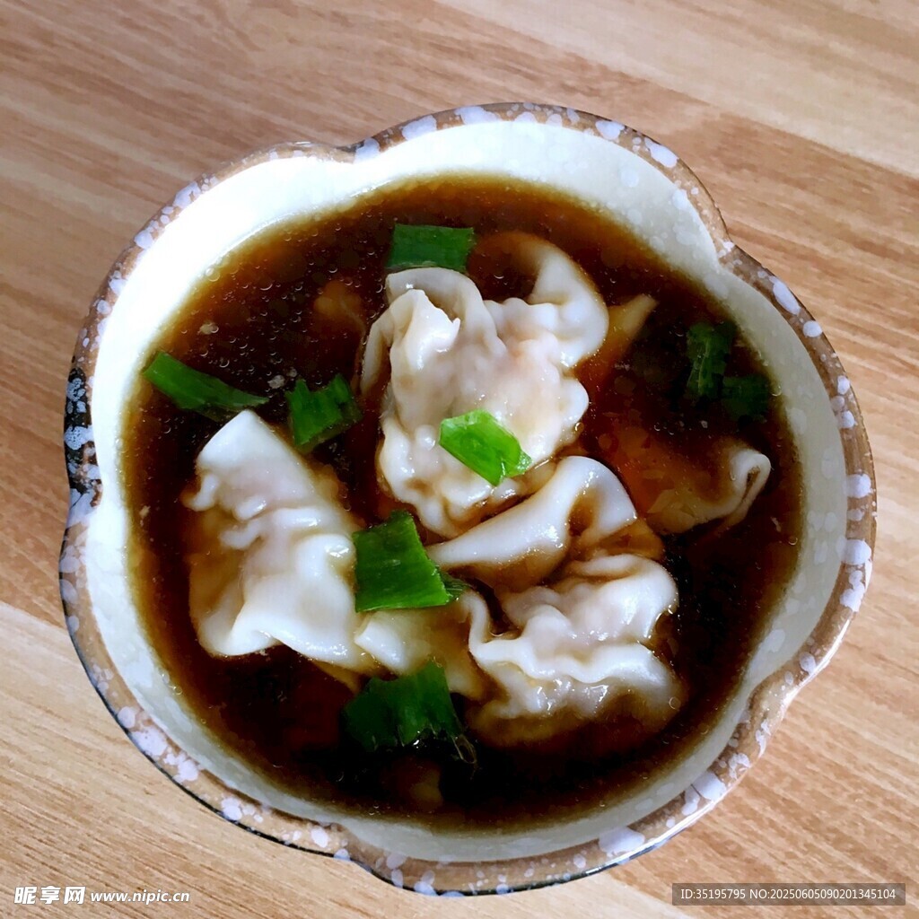 碗中美味馄饨