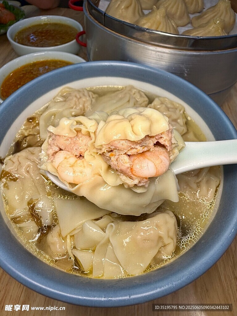 美味馄饨特写