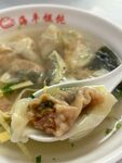 鲜美馄饨汤中盛