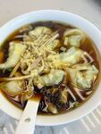 美味酸菜肉丝面特写