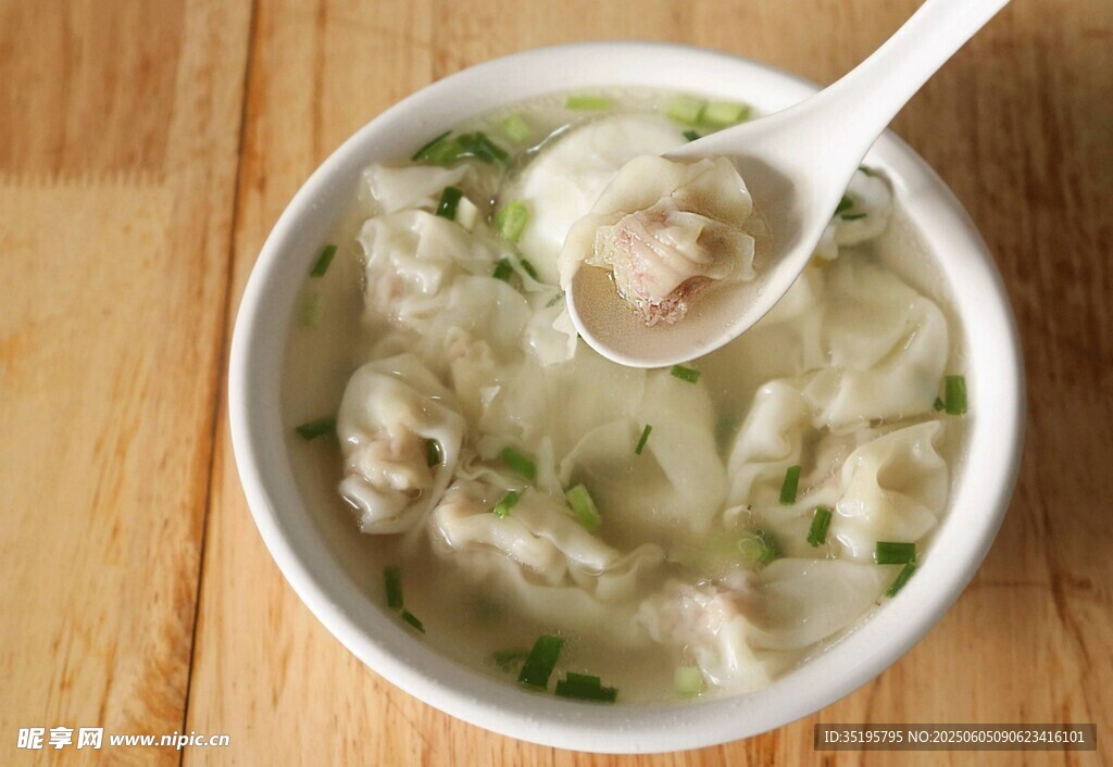 美味馄饨汤 鲜香诱人