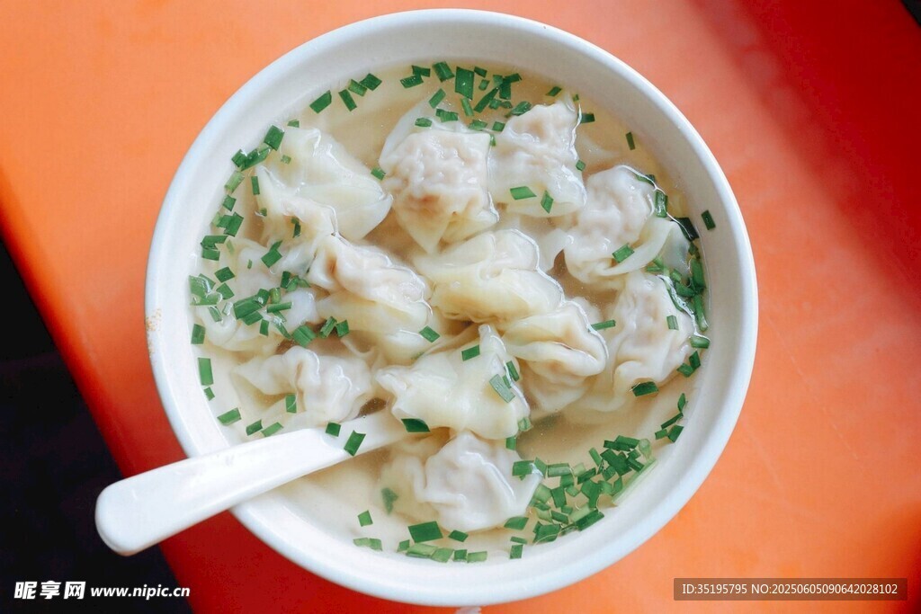 美味馄饨汤 鲜香诱人