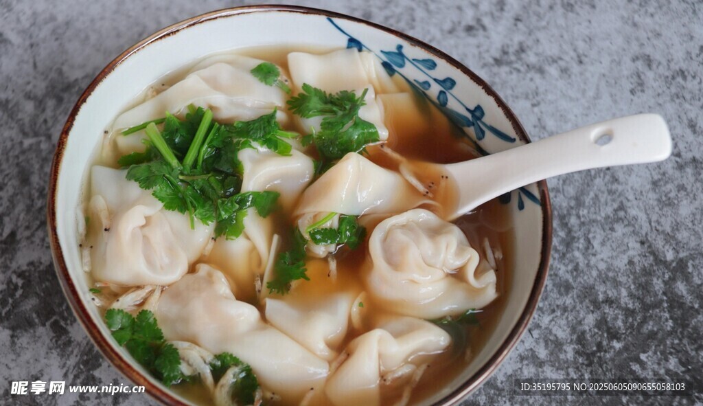 美味馄饨汤