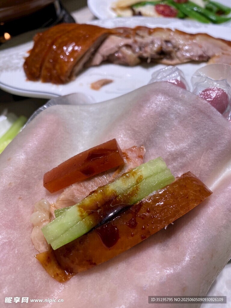 美味中式烤鸭及配菜