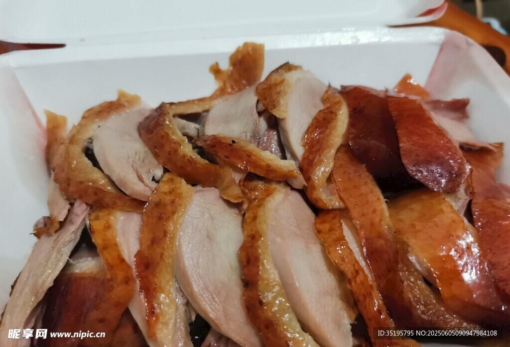 美味切片烤鸭诱人呈现