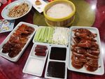 丰盛中式美食拼盘