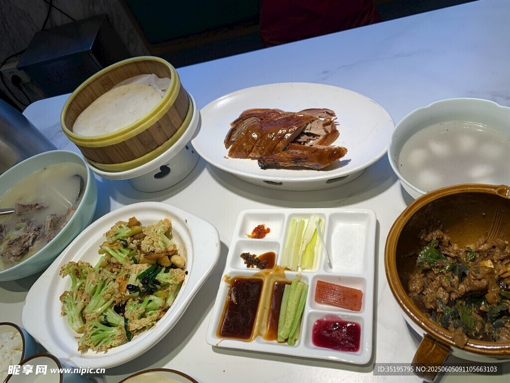 丰盛中式菜肴美食组合