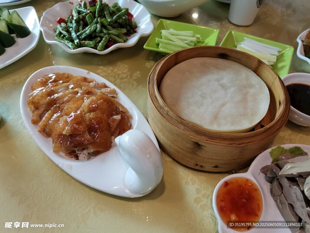 中式美味佳肴摆桌展示