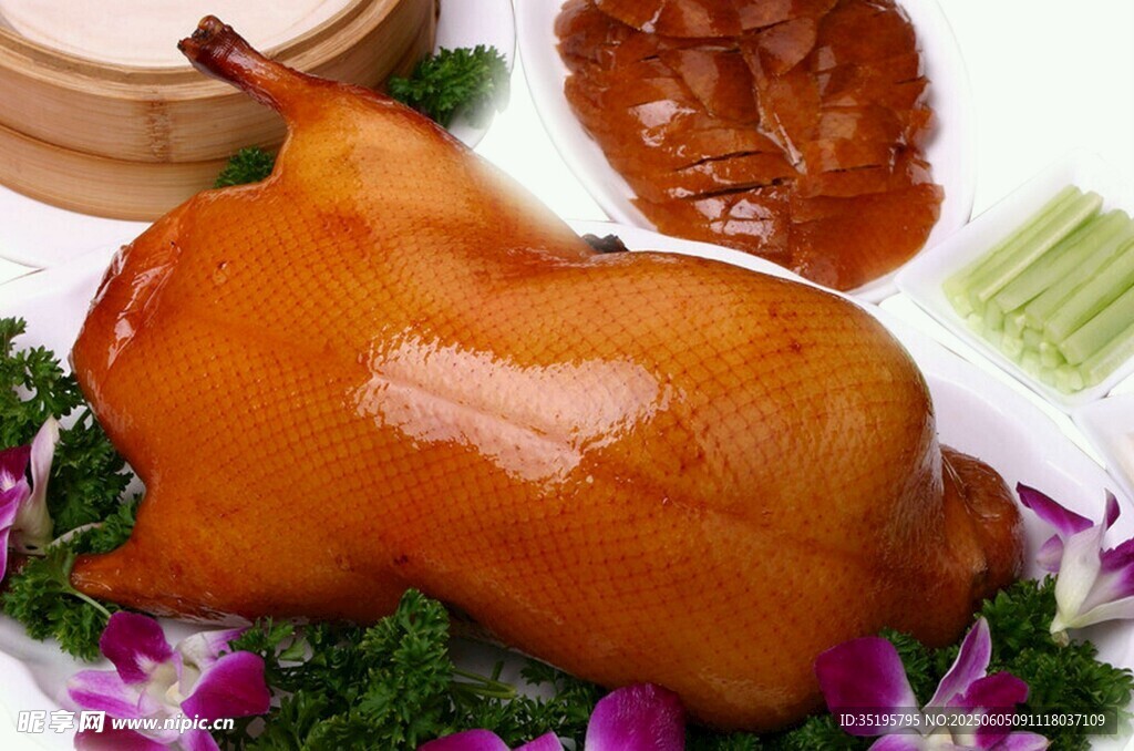 美味烤鸭摆盘精致诱人