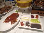 美味烤鸭套餐及多样配料