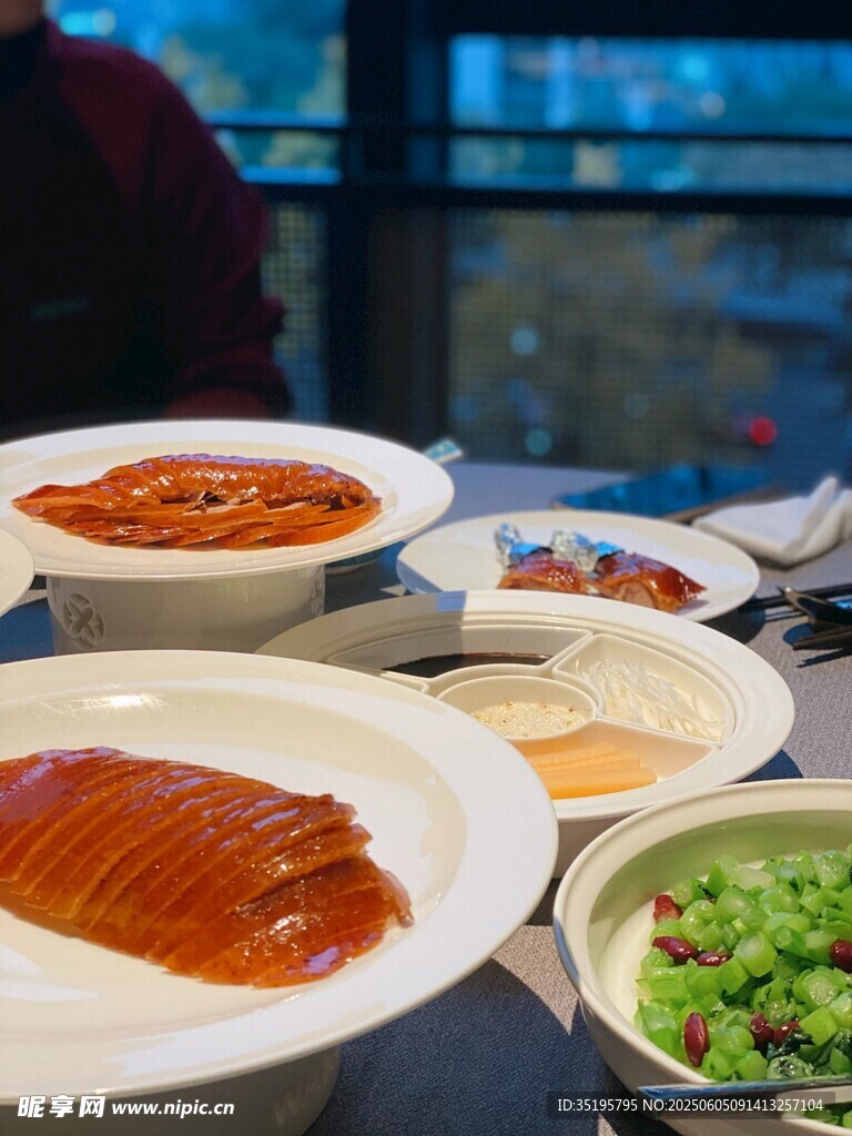 丰盛中式菜肴美食展示