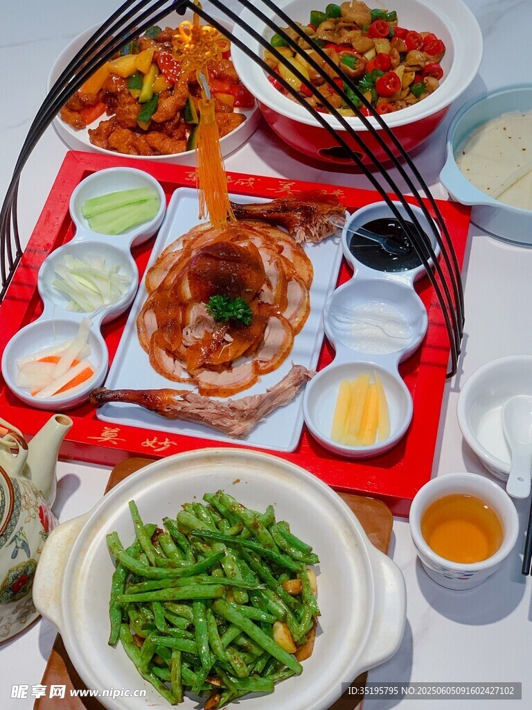 丰盛中式菜肴美食组合