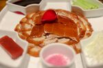 精致烤鸭摆盘及配套蘸料