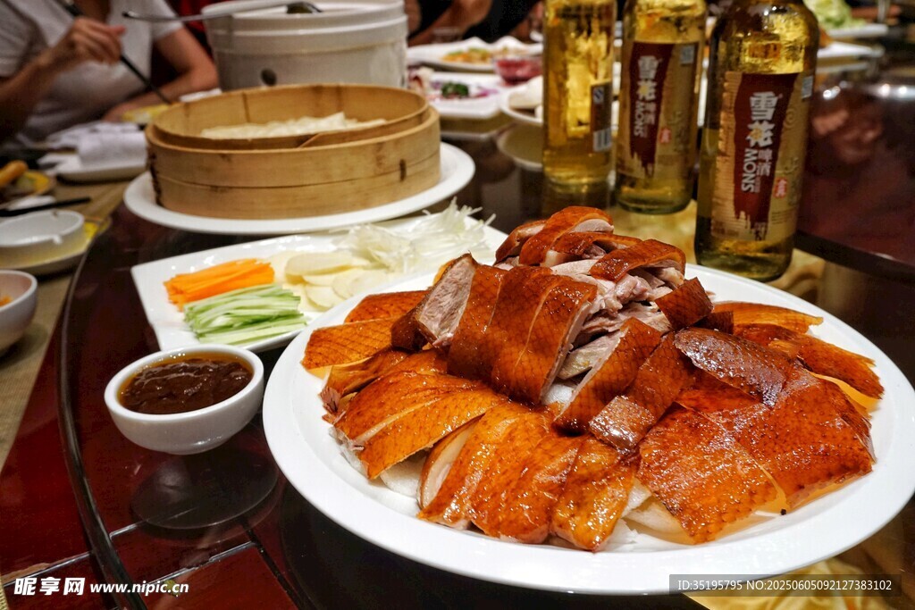 美味烧腊拼盘诱人呈现