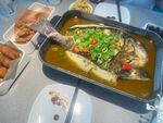 美味鲜香的特色烤鱼上桌