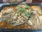 美味蒜香烤鱼诱人呈现