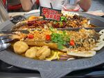 丰盛美味的特色海鲜拼盘