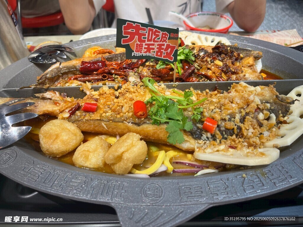 丰盛美味的特色海鲜拼盘