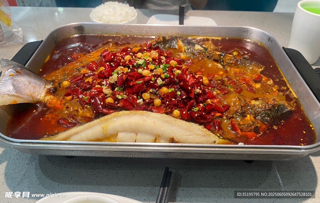 香辣烤鱼诱人美食盛宴