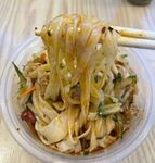 美味凉拌面 筷子挑起诱人