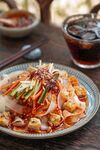 美味凉拌菜搭配清凉饮品