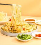 美味拉面诱人上桌
