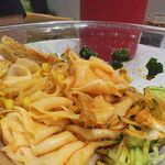凉拌面皮美食诱人呈现