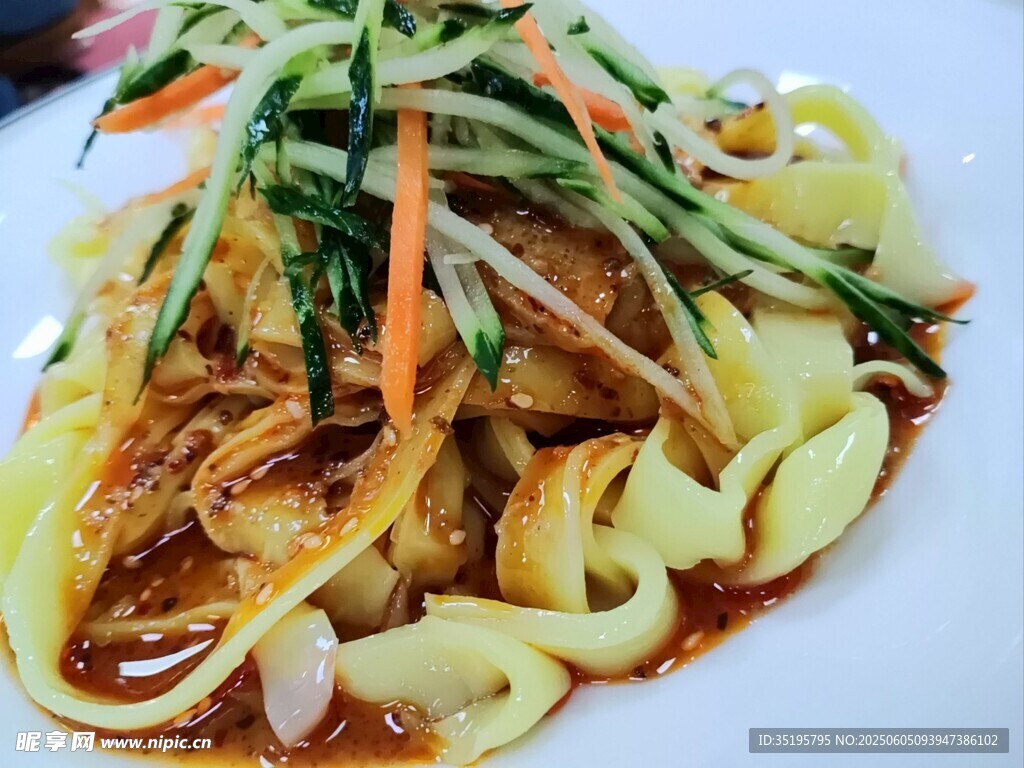 美味凉拌鸡丝面