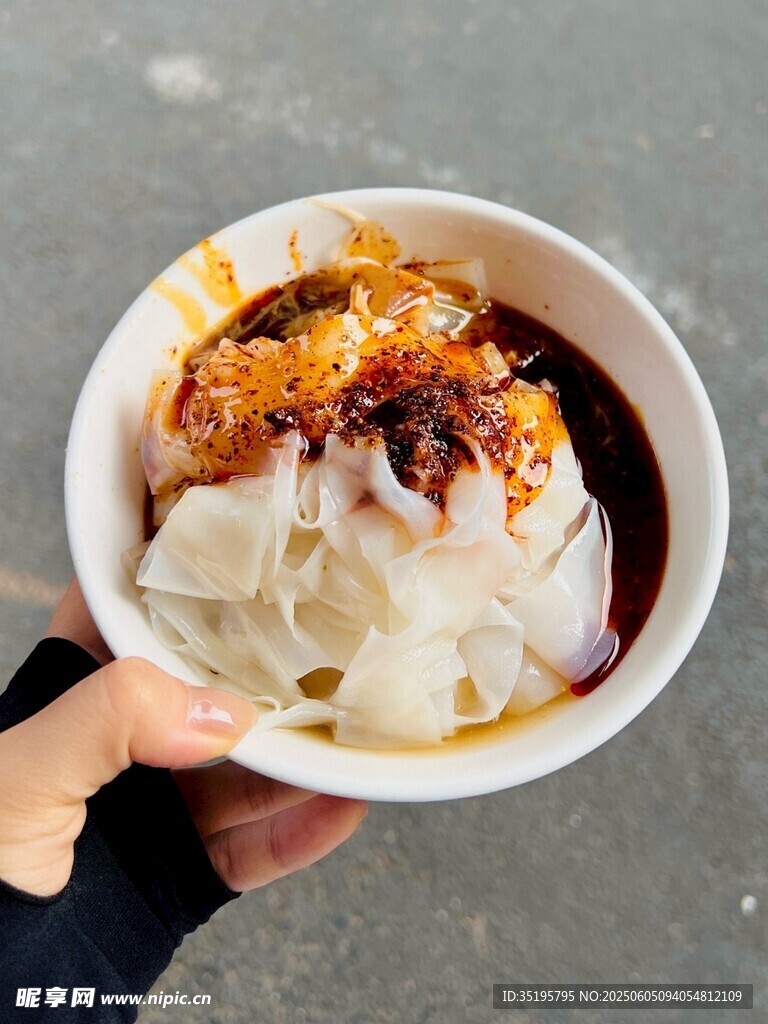 美味红油凉皮诱人呈现