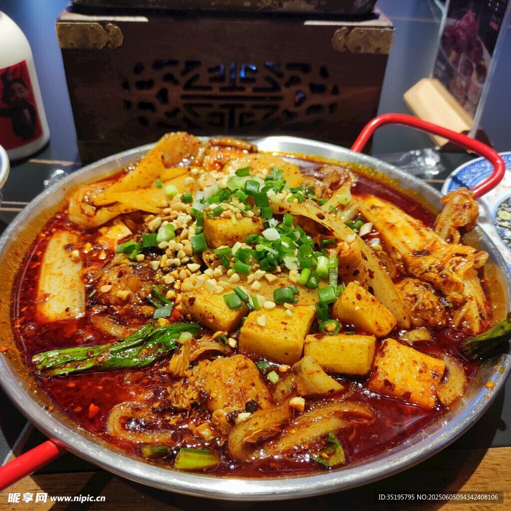 麻辣鲜香的美味毛血旺