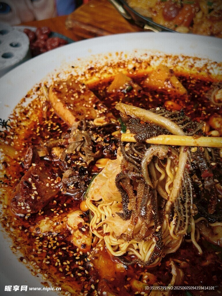 香辣诱人的特色凉拌面