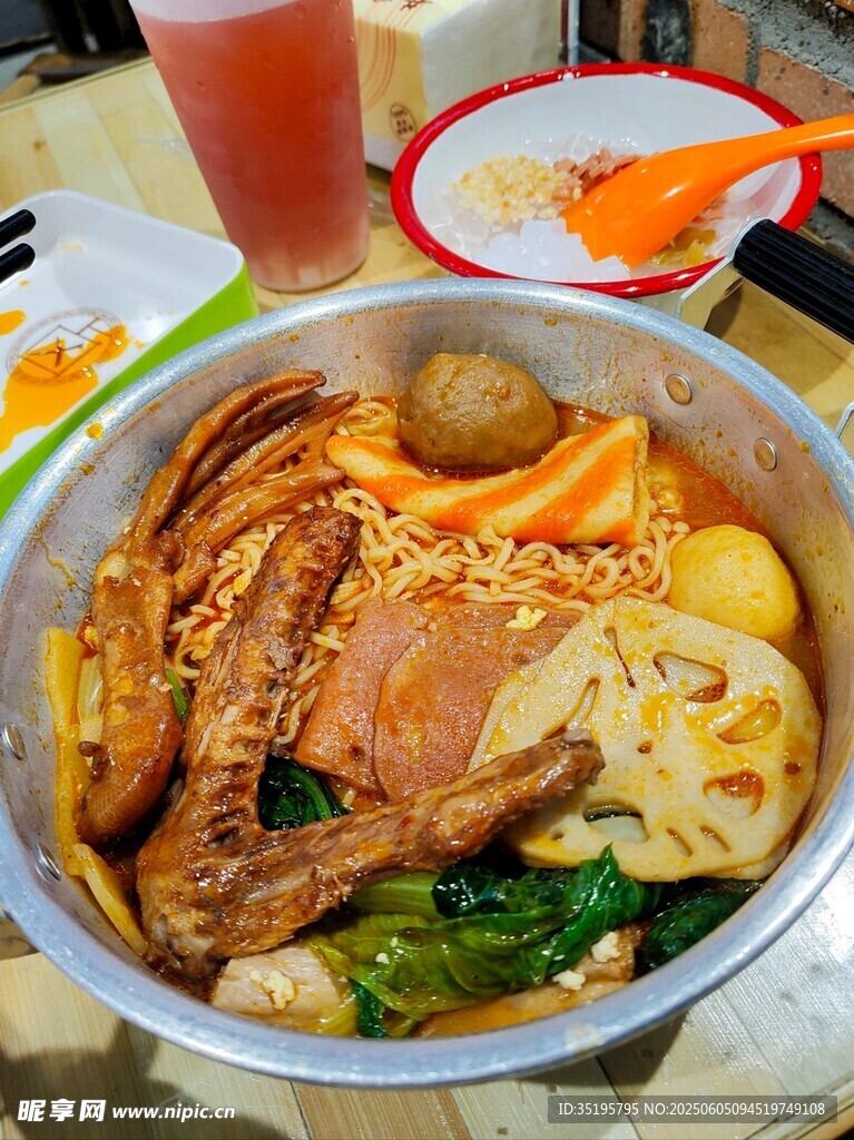美味丰盛的特色拉面套餐