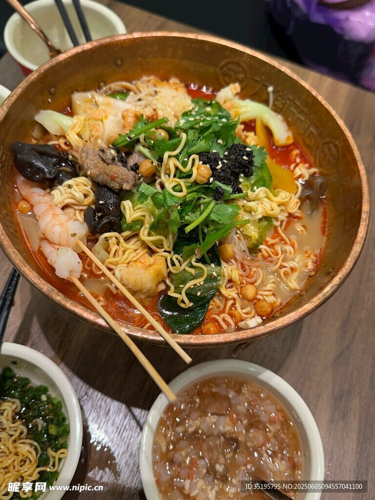 美味丰盛的特色面食套餐