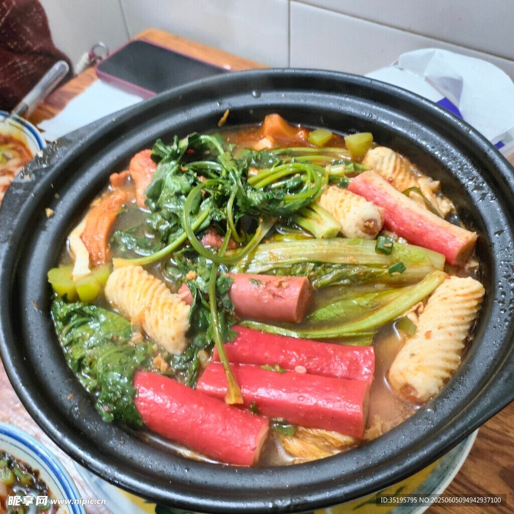美味什锦砂锅煲