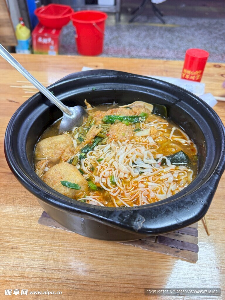 美味砂锅面诱人呈现