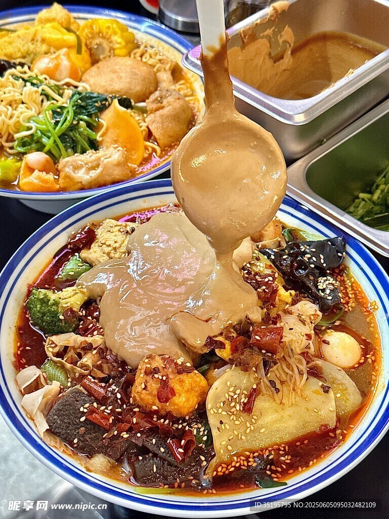 美味多样的特色冒菜拼盘