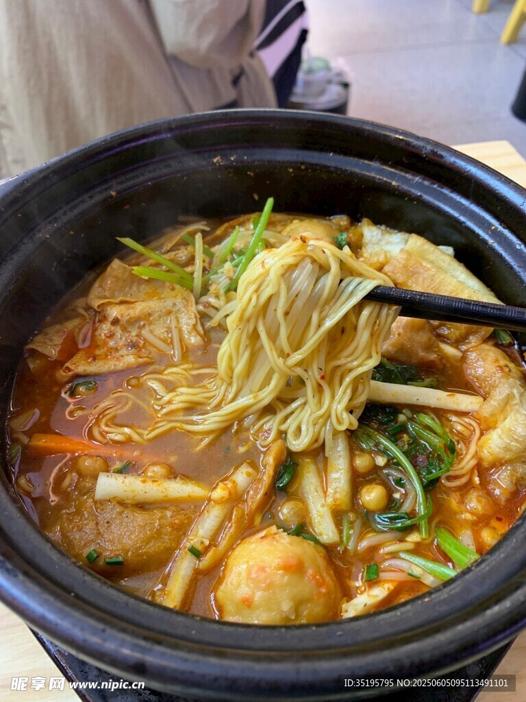 美味砂锅食材丰富诱人