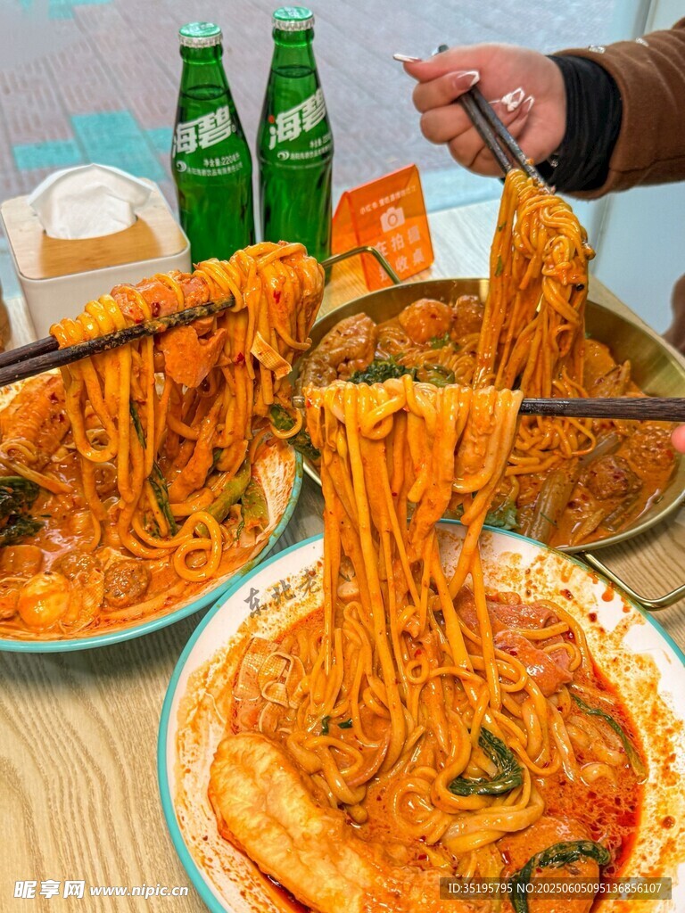 诱人韩式拉面美食展示