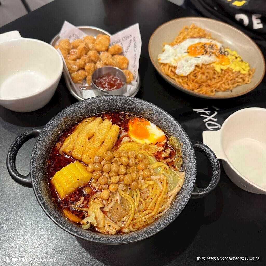 丰盛美味的多样特色餐食