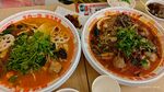 两碗美味特色汤面