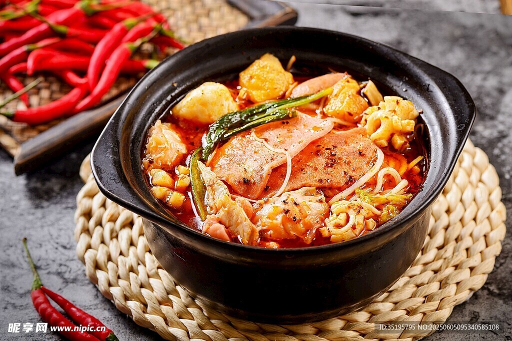 美味砂锅食材丰富诱人