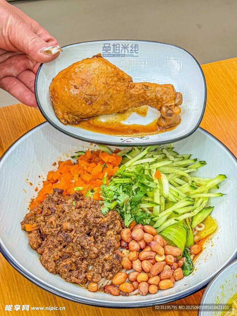 美味鸡腿饭套餐诱人呈现