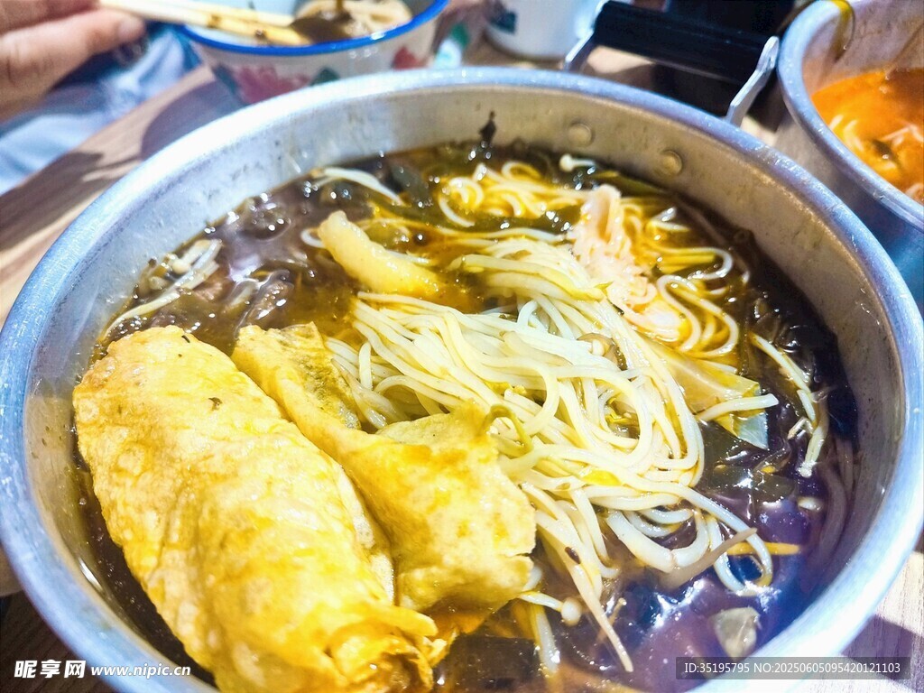 美味大碗螺蛳粉