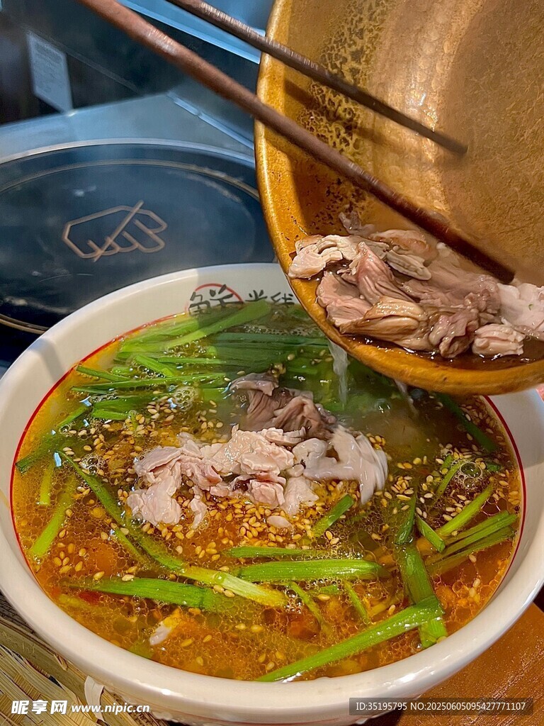鲜香牛肉汤诱人瞬间