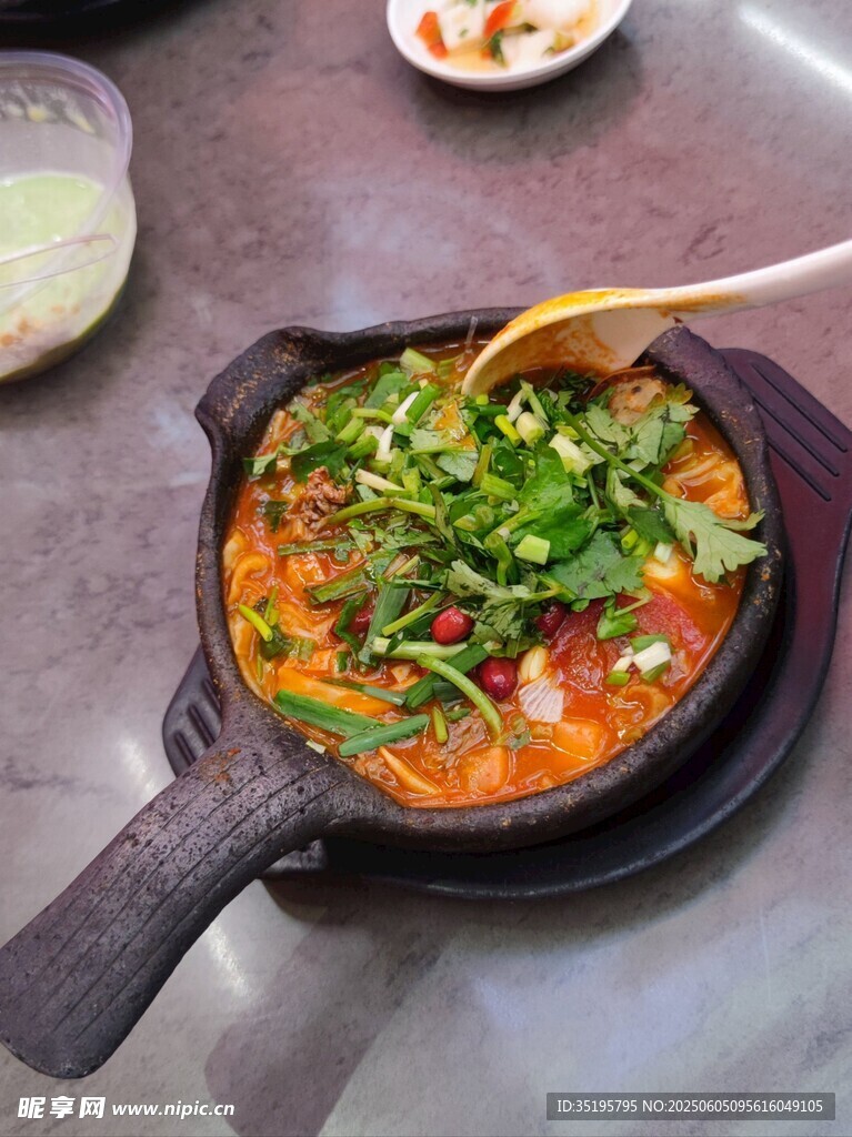美味铸铁锅炖菜