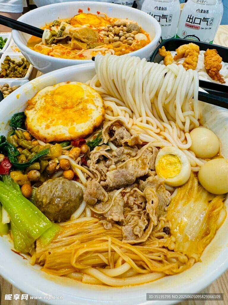 丰盛美味的特色面食套餐